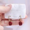 Pendientes Cuadrados Pequeños Blancos Baihe Ankora Rojos Estilo Retro de Hong Kong Simples Elegantes Granos de Acacia Pendientes de Red