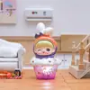 Caja Misteriosa de Fiesta Pequeña Linda Figura Adorable Q-Cute Decoración para Habitación de Niñas, Regalo Navideño al por Mayor