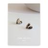 Aretes de Metal con Aguja de Plata S925 Diseño Nicho de Alta Gama Aretes de Corazón con Textura Aretes Sencillos de Lujo Accesible Pequeños Aretes de Fragancia
