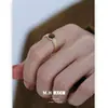 Anillo de Moda Estilo Maillard para Mujer, Gama Alta, Lujo Ligero, Nicho, Simple, Único, Versátil Anillo para Dedo Índice