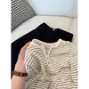 Camiseta de manga larga a rayas de estilo suave para mujer, primavera y otoño, cuello Henley, botones de concha, holgada, versátil, top de capa base