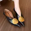 ¡Estilo francés! Zapatos de verano para mujer de cuero, punta fina dorada, hebilla metálica, uso de dos maneras, tacón medio bajo