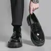 Nuevos y elegantes zapatos de vestir para hombre, mocasines de cuero sin cordones con punta abierta, suela gruesa, ligeros, zapatos casuales negros sin cordones