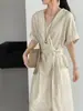 Entonces, ¿qué hay del atuendo para el viajero casual? Conjunto Elegante de Lino Dos Piezas Estilo Coreano para Mujer: Top de Cuello V con Lazo + Falda 6239