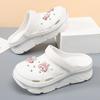Novo Estilo Buraco Sapatos Verão Feminino Moda Casual Sola Grossa Fora All-Match Antiderrapante Confortável Pés Não Fedorentos Sandálias e Chinelos Respiráveis