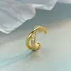 Exquisito Clip para Oreja Pequeño de Plata de Ley S925 con Forma de Cruz C para Mujer, Lujo Ligero, Circonita, Pendiente Simple para el Día a Día Sin Perforación