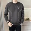 Destaque: Camiseta masculina de manga comprida com estampa de marca da moda, top para outono e inverno, moletom, camiseta para jovens, camada base