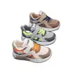 Zapatos deportivos de cuero para niños, nuevo modelo de otoño, con correas de velcro, zapatos casuales tricolores para niños, zapatillas de estudiante antideslizantes y resistentes al desgaste