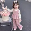 Conjunto estilo Chanel para niña, nueva colección otoño 2026, ropa de otoño elegante para niños, chaleco, camiseta básica, conjunto de tres piezas