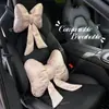 Novo apoio de cabeça e suporte lombar para carro 2026, apresentando um novo design criativo estilo chinês, uma almofada decorativa com laço e fita, e uma almofada para carro