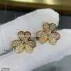 Nuevo Modelo de Exquisitos Pendientes de Trébol de Cuatro Hojas, Versión de Alta Gama con Oro V, Aguja de Plata 925, Chapados en Oro de 18 Quilates, Concha Blanca, Pendientes Completamente Incrustados con Diamantes para Mujer