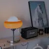 Lámpara de Mesa Huevo Tarta Celebridad de Internet Estilo Nórdico Bauhaus Mesa Decorativa Creativa de Mesita de Noche Color Té con Leche
