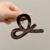 Pinza para el cabello de tamaño mediano de lunares blancos y negros estilo francés, diseñada para la parte trasera de la cabeza, un accesorio para el cabello nuevo y elegante con un aspecto sofisticado y con estilo