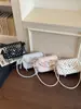 Bolso cruzado de hombro para mujer 2026 transfronterizo, nuevo y elegante, estilo nicho, con lazo, bolso de mano pequeño cuadrado de lunares de alta gama
