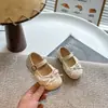 Sapatilhas Retro com Laço Infantil Coleção Outono 2026 Sola Macia Sapatos de Ballet Mary Jane Acabamento em Renda Sapatilhas Casuais