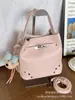 Exquisito Bolso Cubo con Remaches Texturizados para Mujer, Nuevo Modelo 2026, Diseño de Nicho de Alta Gama, Bolso de Mano Único, Bolso Cruzado para Viajes Diarios