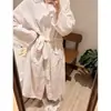 Bata larga de mujer suave y delicada con estampado floral, nuevo modelo de otoño, talla grande, amigable con la piel, cómoda, ropa de estar casual de alta gama