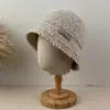 Chapéu de pescador de tricô liso, cor mesclada, para outono e inverno, para mulheres, com circunferência de cabeça grande, projetado para fazer o rosto parecer menor, feito de fio quente e com proteção para as orelhas.