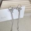 Exquisito y moderno elegante lazo de diamantes de imitación Borla de cristal clip para hueso de oreja sin perforación Aretes de lujo ligero de alta calidad para mujer