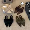 Sapatos casuais femininos Baotou, novo estilo 2026, de salto baixo, bico fino estilo francês, mules peludas