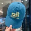 Gorra de béisbol bordada en inglés de estilo callejero americano para mujer, gorra de pico versátil casual nueva de primavera/verano para hombre, sombrero de protección solar
