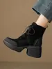 Botas de Cano Curto com Salto Grosso Femininas Chuyuji 2026 Nova Coleção Outono Inverno Salto Plataforma Salto Alto Cadarço Estilo Britânico Botas Martin