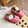 Zapatos de Cuero Mary Jane Florales Dulces para Niñas Colección Primavera/Verano 2026 Mocasines de Suela Suave para Niños Zapatos Individuales de Color Brillante Estilo Bosque