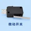 Los accesorios comunes para máquinas selladoras de pedal incluyen alambre de calefacción, tela de alta temperatura, tira de silicona, interruptor de encendido, termostato, gancho de tiro y cubierta protectora.