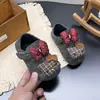 Sapatos Femininos Inverno Novo Desenho Animado Infantil Sapatos de Inverno Engrossados Bonitos Quentes Sapatos Birkenstock Mocassins para Bebê Sapatos de Algodão