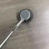 Escova de Limpeza para Panelas com Cabo Longo em Aço Inoxidável Artefato Doméstico para Lavar Panelas de Fogão de Cozinha Não Danifica a Panela Artefato de Descontaminação
