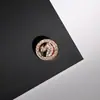 Broche Cruzado de Comércio Rodada Cisne, Não Desbota, Broche Personalizado com Cravação de Diamantes em Liga de Zinco, Pingente Acessório de Broche de Alta Qualidade
