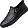 [Venta al por mayor de comercio exterior] Zapatos de cuero para hombre tipo mocasín de vestir, antideslizantes, transpirables, con suela blanda para hombres de mediana edad y ancianos