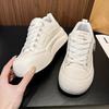 Zapatos blancos de primavera, nuevo estilo, zapatos de tabla para mujer, moda 2025, zapatillas de suela gruesa con aumento de altura, zapatos casuales de calle para estudiantes.