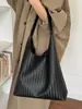 Yue Zi 20026 Moda de Principios de Otoño Bolso de un Solo Hombro Elegante Versátil Gran Capacidad Bolso de un Solo Hombro de Moda Casual para el Trabajo