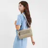 2026 Nova Moda Primavera Cedo Simples Impermeável Nylon Bolsa Feminina Bolsa de Ombro Versátil Leve Bolsa Transversal com Múltiplos Compartimentos