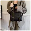 Mochila de diseño de nicho transfronteriza para mujer 2026 nuevo estilo coreano moderna elegante retro bolsa de mensajero bolsa de un solo hombro cruzada