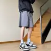Shorts Masculinos de Verão Finos de Seda Gelo de Secagem Rápida Americanos Retrô High Street Modernos Esportivos Listrados de Comprimento Médio