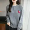 Jaqueta Cartoon Outono Inverno Tricotada Bordada Novo Estilo Manga Longa Gola Redonda Suéter Camada Base Cardigã Feminino Veludo Cavalinho Urso Mel