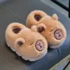 Chinelos de Algodão de Inverno Kapibala para Crianças Meninos e Meninas, Quentes e Peludos, Adequados para Crianças Maiores, com Toque Macio ao Pisar, Sapatos de Algodão Fechados Atrás para Bebês