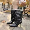 Hebilla de Cinturón Marrón Estilo Retro Tacón de Aguja Botas hasta Media Pantorrilla Fruncidas para Mujer Otoño/Invierno Nuevas Botas Cortas Elegantes Adelgazantes de Punta Cuadrada y Tacón Medio