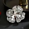 Broche de Lujo de Gama Alta con Concha de Perla Natural y Camelia, Pin de Moda Estilo Chanel, Adorno para Abrigo con Pedrería