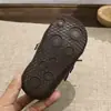 Zapatos de bebé estilo coreano 2026, nuevas zapatillas de cuero estilo coreano para niños pequeños y zapatos estilo Forrest Gump para mujer, modelo 6731