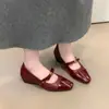 Zapatos de tacón de camelia retro para mujer 2026 Otoño/Invierno Nuevo estilo Zapatos Mary Jane con temperamento para mujer con faldas Tacón de cuña Zapatos de noche