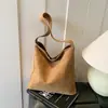 Bolsa Tote Color Caramelo Retro de Nicho Nuevo Invierno 2025 para Mujer, Ligera, Gran Capacidad, Cruzada para Uso Diario