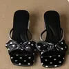 Novedad Verano 2026 Zapatillas Cuadradas de Tacón Bajo con Lazo de Lunares para Mujer, Zapatillas de Tacón Alto Grueso Estilo Europeo y Americano para Mujer