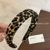 Diadema de Esponja con Estampado de Leopardo para Chicas Atrevidas a la Moda Diadema de Estilo Retro de Hong Kong con Temperamento para Salir de Compras Viajes al Trabajo Pinza para el Cabello Versátil