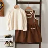 Conjunto de Dos Piezas de Peto Falda de Pana Retro para Niñas Ropa de Otoño Flores Bordadas Cuello Semi-Alto Capa Base Conjunto de Falda para Bebés Niñas
