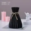 Vaso Pequeno de Plástico Branco para Desktop Escandinavo Arranjo de Flores para Casa Decoração Criativa Simples para Sala de Estar Frascos Ornamentais