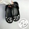 Accesorios para zapatos Croc, piezas para armar tú mismo, flores metálicas tridimensionales de lujo ligero con diamantes y perlas, hebillas de zapato desmontables, decoración de superficie de zapato