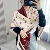 Primavera de 2026 Novo Lenço Quadrado Grande Patchwork Xadrez Clássico Moda Decoração Versátil Proteção Solar Lenço Echarpe Estampado para Mulheres